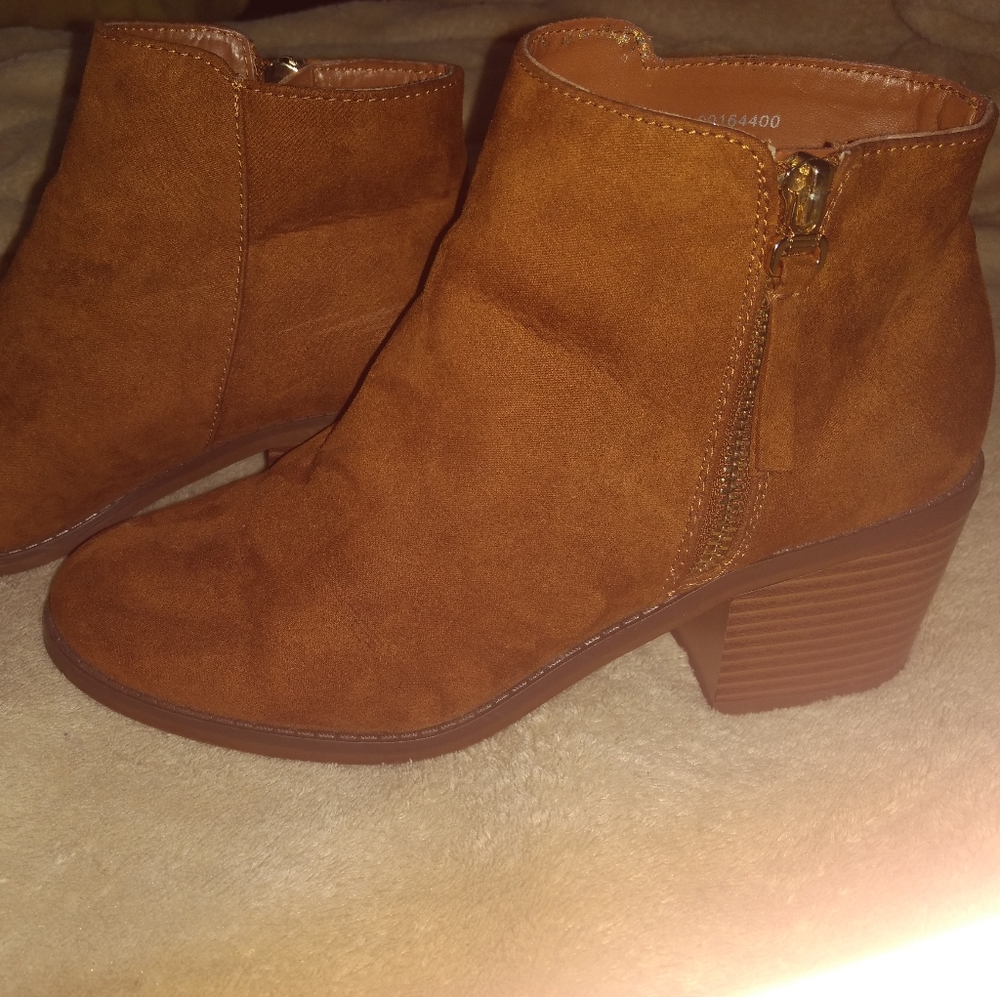 Forever 21 booties faux suede healed boots